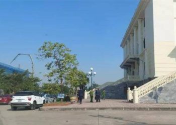 Tưới xăng châm lửa đốt tại trụ sở toà án tỉnh, cụ ông 82 tuổi nguy kịch