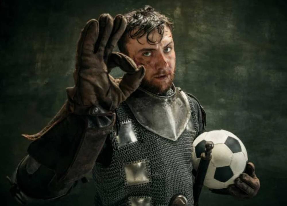 Vì sao bóng đá thời Trung cổ bị cấm?