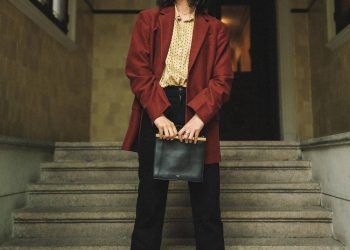 Vì sao nên sắm giày đen cho tủ đồ mùa đông?