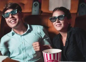 Vợ đẹp như người mẫu, chồng vẫn... 'nguội ngăn ngắt'