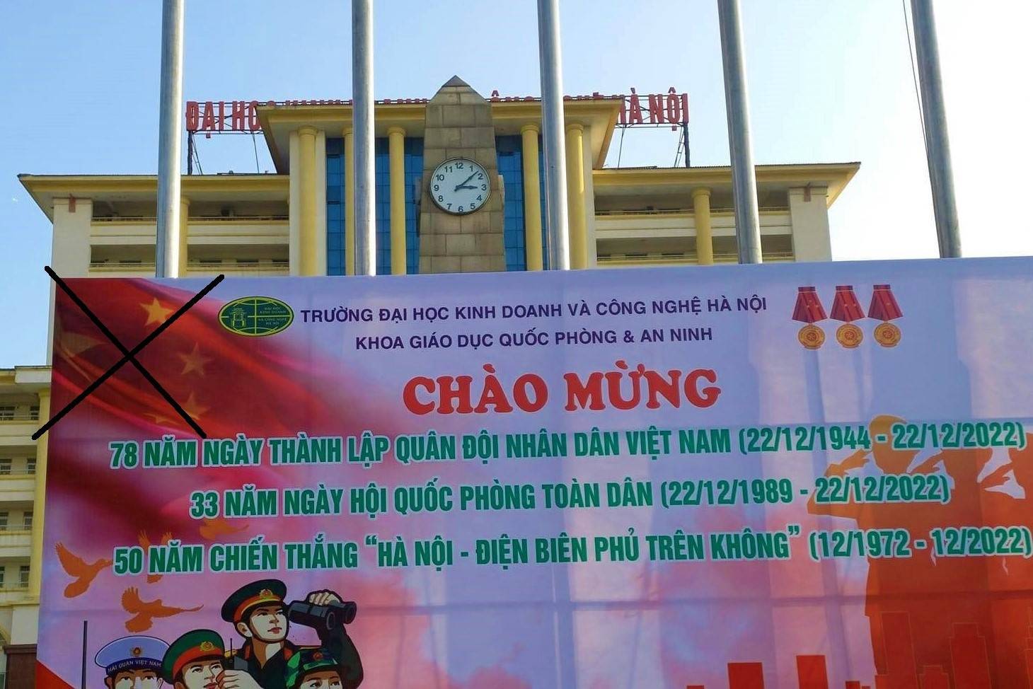 Vụ pano in cờ Trung Quốc: Trường đại học giải trình lỗi sai nghiêm trọng, nhờ công an vào cuộc