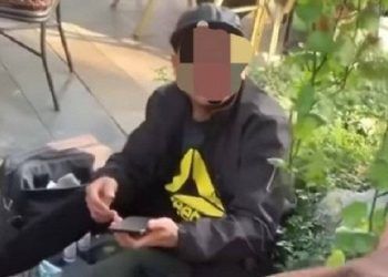 xac minh thong tin chat chem 500 000 dong cho 1 mieng dan cuong luc Người đàn ông bị tố 'chặt chém' du khách 500.000 đồng cho 1 miếng dán cường lực Xác minh thông tin 'chặt chém' 500.000 đồng cho 1 miếng dán cường lực