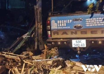 Xe bán tải tông sập quán ăn, người đàn ông chết thảm