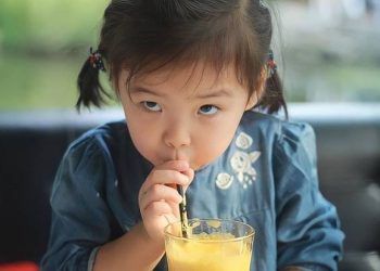 4 hành vi báo hiệu trẻ hư, cha mẹ cần chỉnh đốn lại