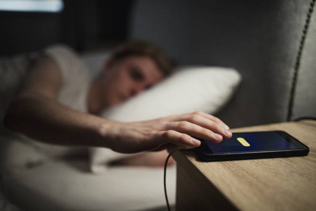4 món không nên để đầu giường lúc ngủ vì có thể gây hại cho sức khỏe