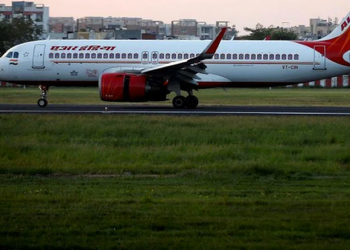 Ấn Độ truy lùng đại gia tiểu lên người khách nữ trên máy bay