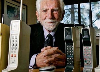 Bạn có biết: Chiếc điện thoại di động đầu tiên trên thế giới có giá tới 10.000 USD!
