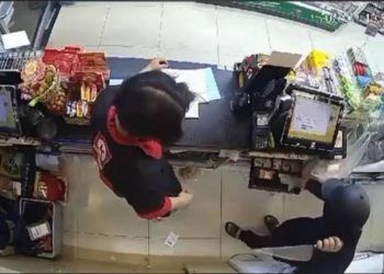 bat giam ke cam dao di cuop tai san tai 4 cua hang tien loi trong mot dem Bắt kẻ cầm dao đi cướp 4 cửa hàng tiện lợi trong một đêm Bắt giam kẻ cầm dao đi cướp tài sản tại 4 cửa hàng tiện lợi trong một đêm