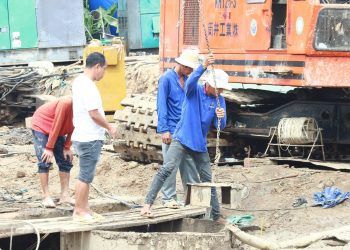 be hao nam tu vong sau khi roi tru be tong 35m dia phuong noi gi ve trach nhiem cua nha Bé trai 10 tuổi tử vong sau khi rơi xuống trụ bê tông 35m: Làm rõ trách nhiệm của nhà thầu thi công Bé Hạo Nam tử vong sau khi rơi trụ bê tông 35m: Địa phương nói gì về trách nhiệm của nhà thầu thi công?