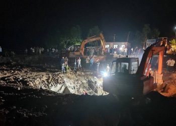 Bé trai 10 tuổi rơi xuống trụ bê tông đã tử vong