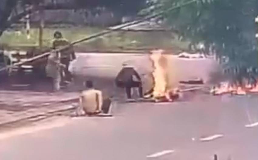 CLIP: Tưới xăng đốt người giữa đường vì ghen tuông ở Quảng Nam