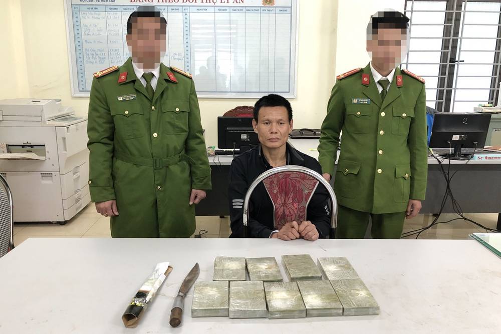 Hai anh em ruột bị bắt khi đang vận chuyển 9 bánh heroin về Hà Nội