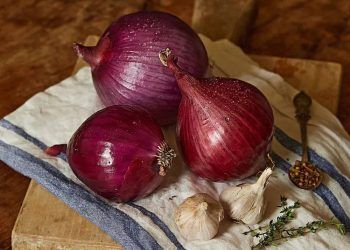 Hành tây ngâm chua ngọt: Món ngon chống ngán mới lạ cho ngày Tết