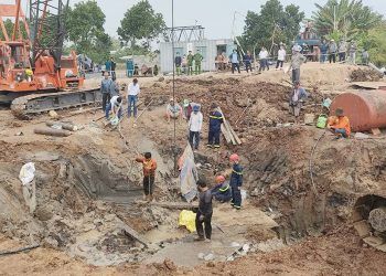 ly do phai lien tuc thay doi phuong an cuu nan chau be 10 tuoi Vì sao phải thay đổi phương án cứu nạn bé trai 10 tuổi rơi xuống hố sâu 35m? Lý do phải liên tục thay đổi phương án cứu nạn cháu bé 10 tuổi