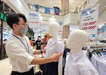 Người trẻ 'sợ Tết': Tranh thủ kiếm tiền ngày Tết