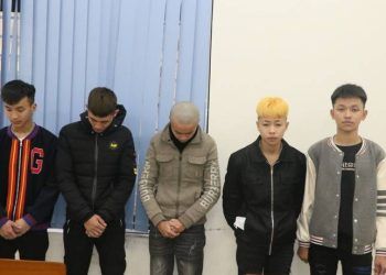 Nhóm 'quái xế' bị khởi tố vì bốc đầu xe máy, quay clip câu view