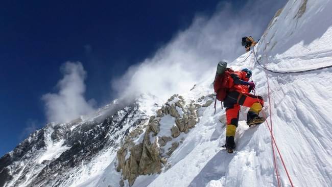 Những điều đáng sợ xảy ra với cơ thể con người tại 'vùng tử thần' của đỉnh Everest