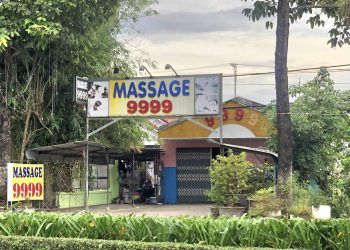 Nữ nhân viên massage tử vong vì bị người đàn ông dùng xăng đốt