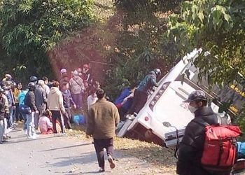 Phú Thọ: Ô tô khách chở hơn 40 người bị lật tại khu vực đèo Cón