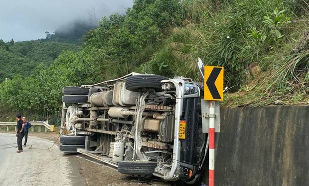 Tai nạn xe tải kinh hoàng ở Quảng Nam, 3 người tử vong