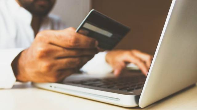 Tại sao bạn nên cân nhắc sử dụng thẻ tín dụng khi mua sắm trực tuyến?