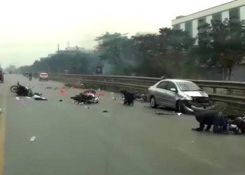 Tài xế lao vào 6 xe máy khiến 8 người bị thương ở Hà Nội có nồng độ cồn