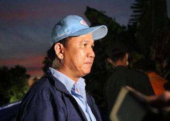 Thông tin mới nhất vụ bé trai 10 tuổi lọt xuống trụ bê tông: Đã xói được 31/36 mét cọc để cứu bé