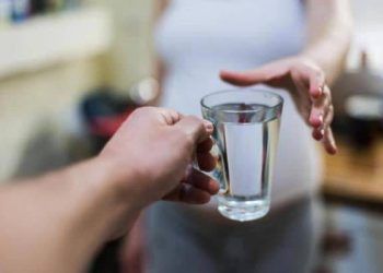 Uống nước vào 2 thời điểm này trong ngày có tác dụng tương đương với "thuốc trường sinh"