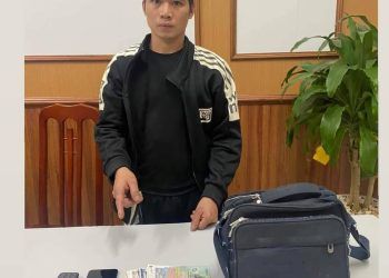 Vờ mua vé số rồi cướp tài sản của cụ bà 75 tuổi