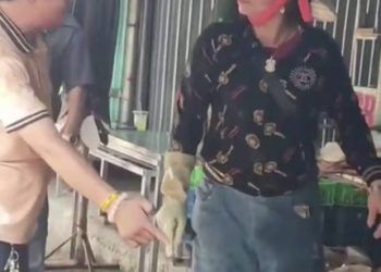 Bình Phước: Xôn xao clip bà bán cá và ban quản lý xô xát giữa chợ