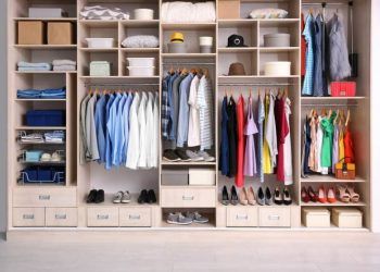 Cách sắp xếp quần áo để căn phòng lúc nào cũng gọn dù diện tích nhỏ