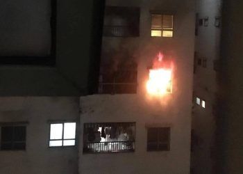 Cháy chung cư ở Hà Nội, nhiều người ôm trẻ nhỏ tháo chạy trong đêm