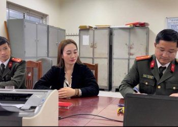 co dong truong huong dung nhan sai cai bo cau xem boi bi phat 75 trieu dong Cô đồng bổ quả cau 'đúng nhận, sai cãi' bị phạt 7,5 triệu đồng Cô đồng Trương Hương 'đúng nhận, sai cãi' bổ cau xem bói bị phạt 7,5 triệu đồng