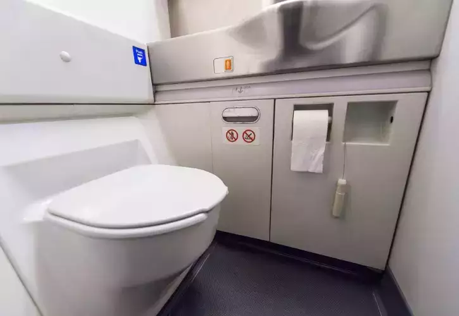 Cựu tiếp viên hàng không tiết lộ thời điểm vàng để sử dụng nhà vệ sinh trên máy bay