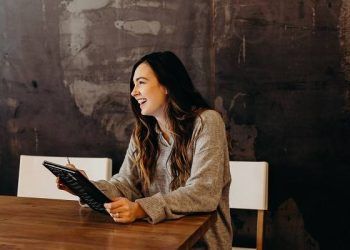 Để ‘chắc suất’ được thăng chức, sự nghiệp thăng tiến thần tốc, phất lên như ‘diều gặp gió’ nhất định phải tuân theo 4 quy luật bất biến này!