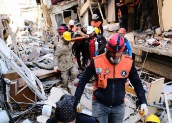 Động đất ở Thổ Nhĩ Kỳ: Nữ sinh 16 tuổi, bé 2 tuổi được giải cứu sau 80 giờ mắc kẹt dưới đống đổ nát