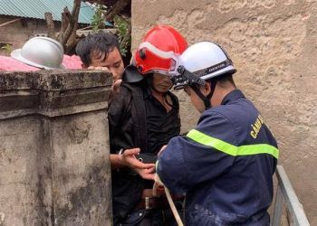 Hà Nội: Giải cứu người đàn ông rơi xuống giếng sâu 25m với đường kính 50cm