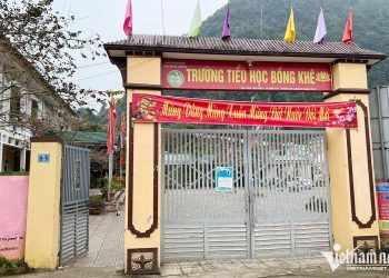 Hiệu trưởng: Thầy giáo bị tố sàm sỡ cho rằng đó chỉ là ‘thân thiện’ thầy trò