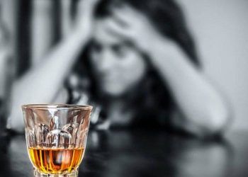 Mặt tái khi uống rượu - dấu hiệu cảnh báo nguy hiểm chớ nên chủ quan