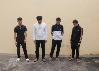 Mẹ và con trai bất ngờ bị nhóm người lạ mặt bắt cóc đưa lên xe ôtô chở đi