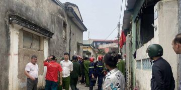 Người đàn ông livestream cảnh mình tưới xăng tự thiêu