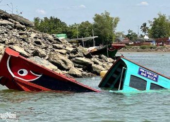 nguyen nhan ban dau vu lat thuyen cho khach tren song dong nai Nguyên nhân ban đầu vụ lật thuyền chở khách trên sông Đồng Nai Nguyên nhân ban đầu vụ lật thuyền chở khách trên sông Đồng Nai