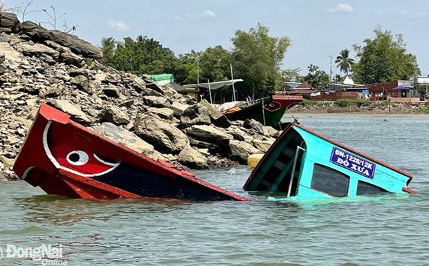 Nguyên nhân ban đầu vụ lật thuyền chở khách trên sông Đồng Nai