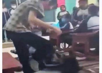 Nữ sinh lớp 10 bị đánh hội đồng, bạn học đứng cổ vũ và quay clip