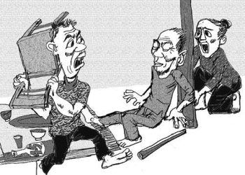 Quảng Trị: Con dùng giường xếp đánh cha 103 tuổi