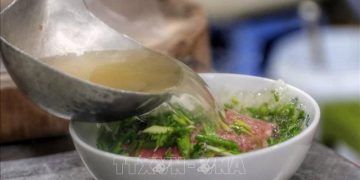 Trang du lịch Australia khen phở Việt Nam là món quà ẩm thực quý giá