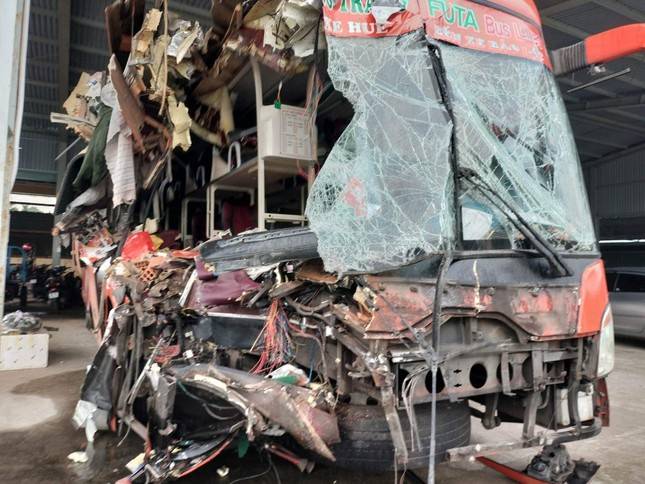 Vụ tai nạn 3 người chết ở Quảng Nam: Nhân chứng kể khoảnh khắc ô tô khách lao vào xe tải