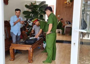 2 can bo thuoc cdc ninh thuan bi khoi to tam giam lien quan vu an viet a 2 cán bộ thuộc CDC Ninh Thuận bị khởi tố, tạm giam liên quan vụ án Việt Á 2 cán bộ thuộc CDC Ninh Thuận bị khởi tố, tạm giam liên quan vụ án Việt Á