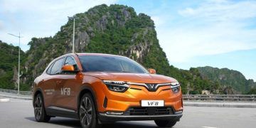 Hé lộ mức lương cứng khi làm tài xế taxi điện tại công ty mới của chủ tịch Phạm Nhật Vượng