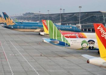 Hút thuốc lá trên máy bay, không chịu nộp phạt, hành khách bị cấm bay 9 tháng